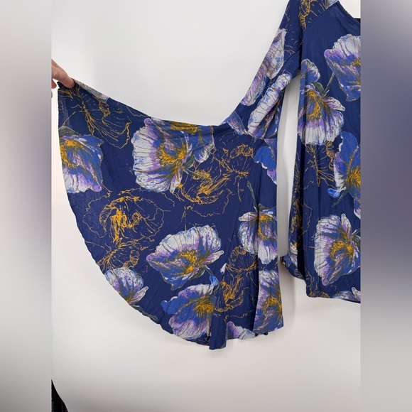 Free People Off-the-Shoulder Bell Sleeve Print Top - Picture 4 of 8